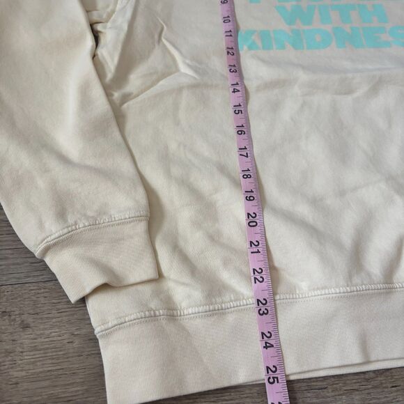 SoCal Pullover Treat People with Kindness Print Cream SizE M NEW - Picture 6 of 6
